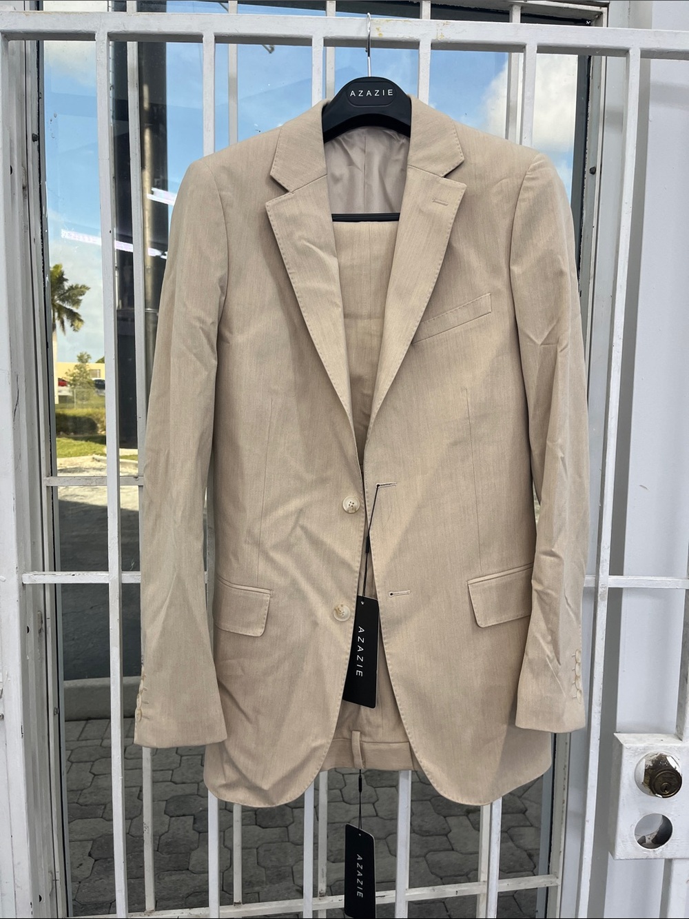Azazie Men's Beige/Tan Single-Breasted Blazer